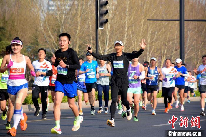 5000名跑友齐聚齐河，用脚步丈量黄河岸边最美赛