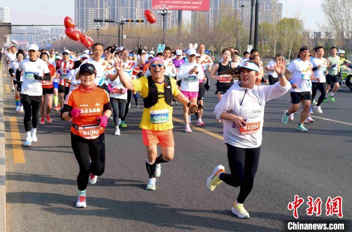 5000名跑友齐聚齐河，用脚步丈量黄河岸边最美赛