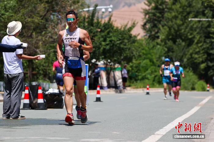 2025尖扎黄河铁人三项赛鸣枪 传统射箭与现代极限