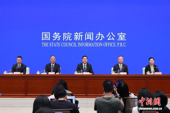 中国体育产业规模突破3.67万亿元 冰雪经济年增