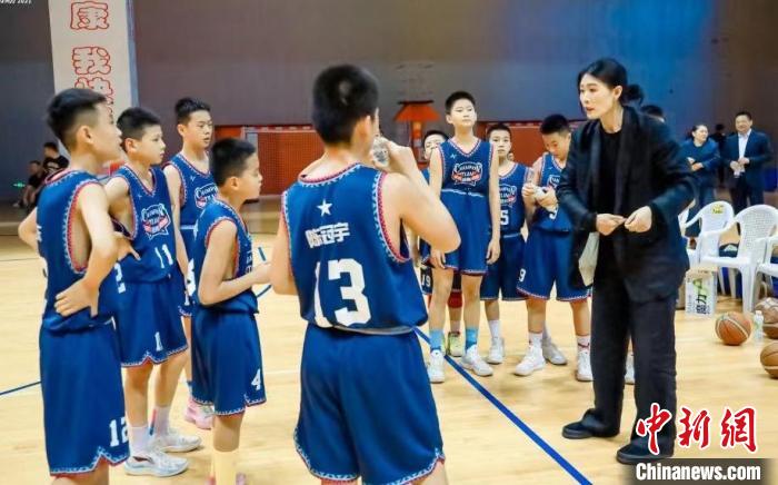 徐州中学逆转夺冠许歌执教首胜引关注