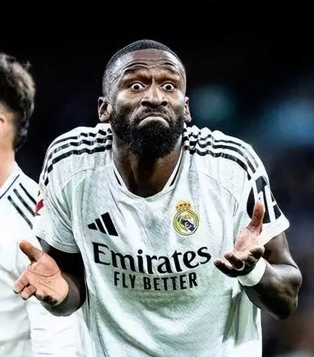 皇马球员赛后围攻裁判 卡马文加误判红牌引爆争