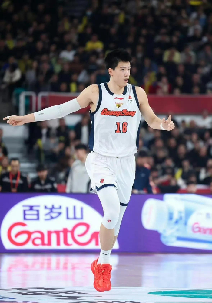 广东客场不敌北京 顽强拼劲赢得球迷力挺